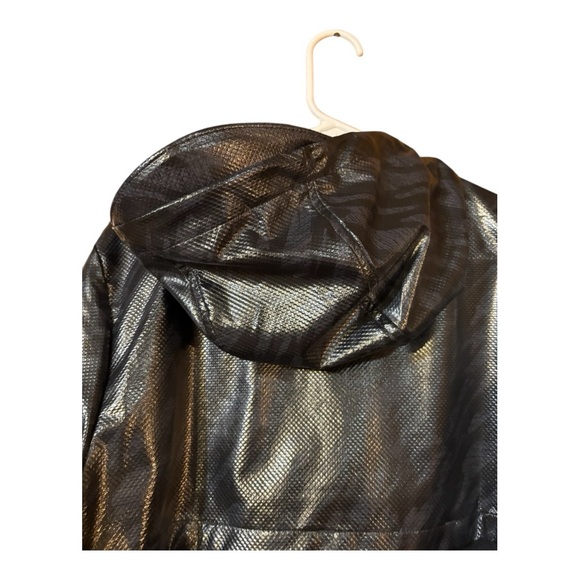 Under Armour Black and Gray Windbreaker - Picture 8 of 12